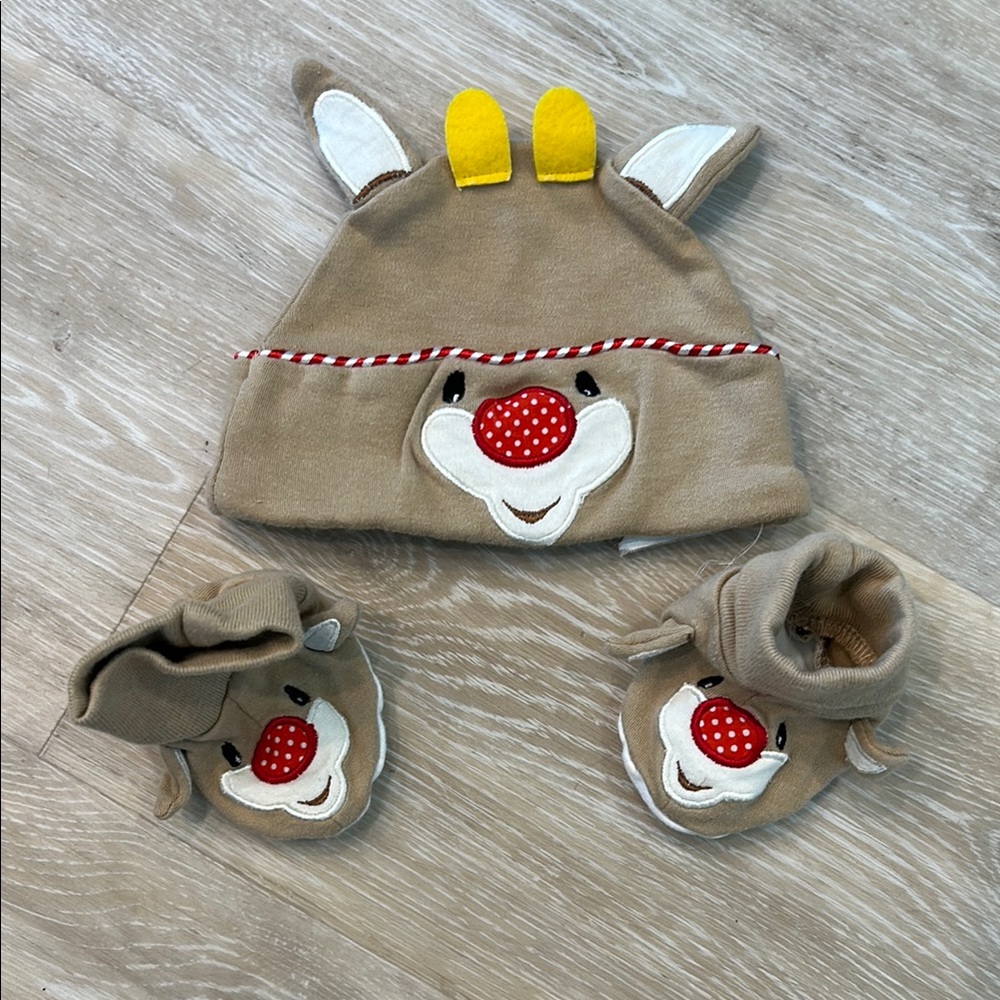 Adorable Reindeer Hat and Booties Set - Brown and Red